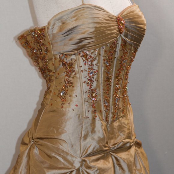 Xcite A Division ofImpression Gold Gown